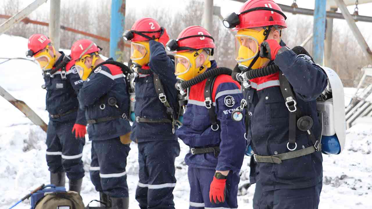 11 killed as fire guts Russian coal mine