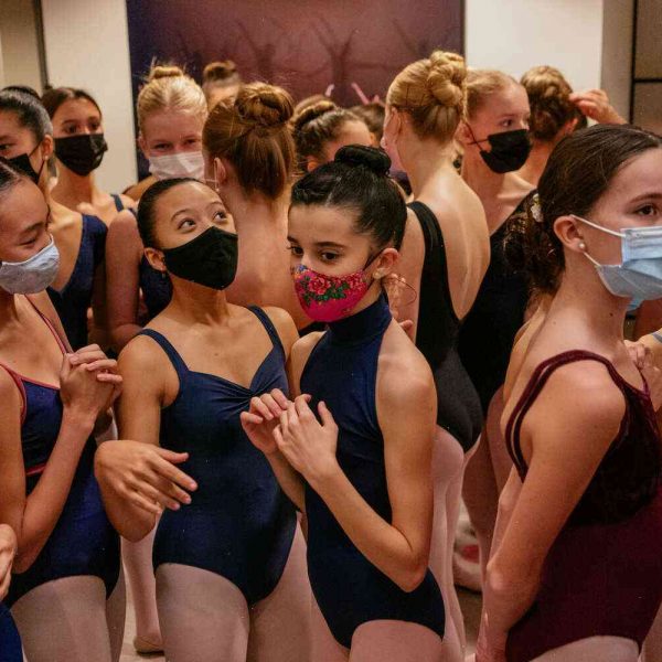 Artsy and important: Cheerfully pretentious ballerinas get ready for Christmas