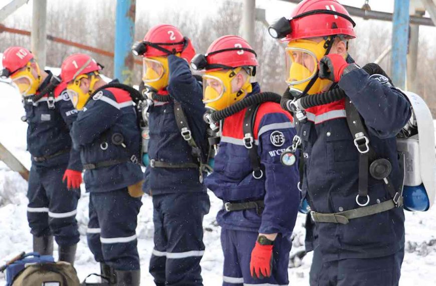11 killed as fire guts Russian coal mine